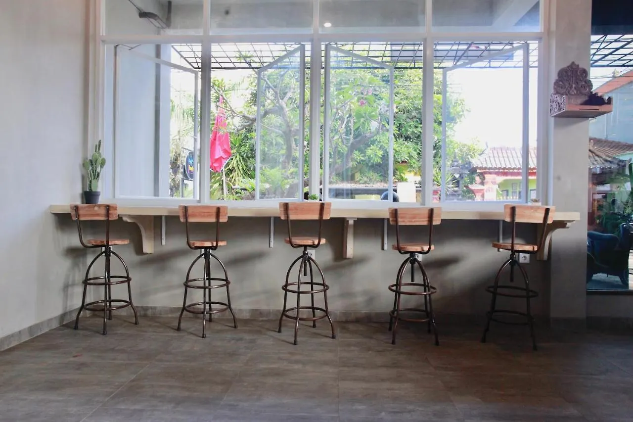 Beach Hut Hostel Kuta