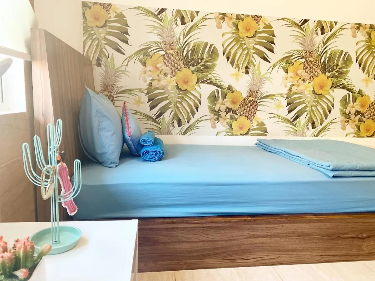 Beach Hut Hostel Kuta